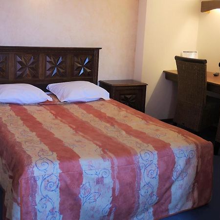 Hotel Les Peyrieres Olemps Екстер'єр фото
