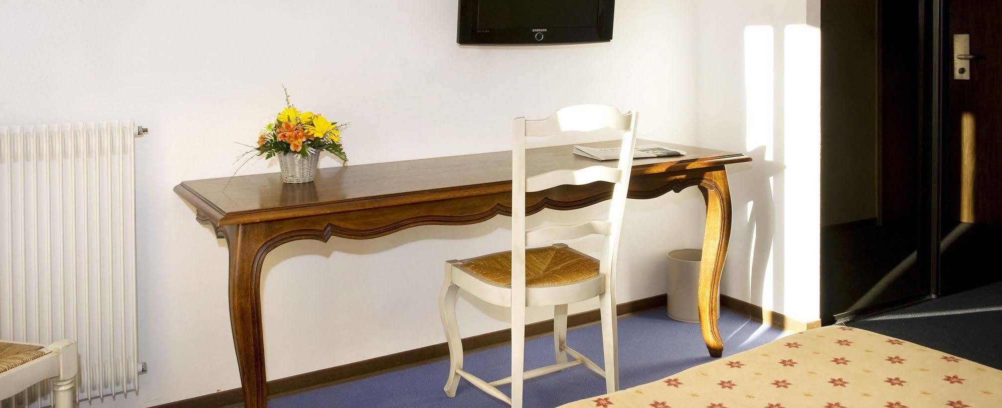 Hotel Les Peyrieres Olemps Екстер'єр фото